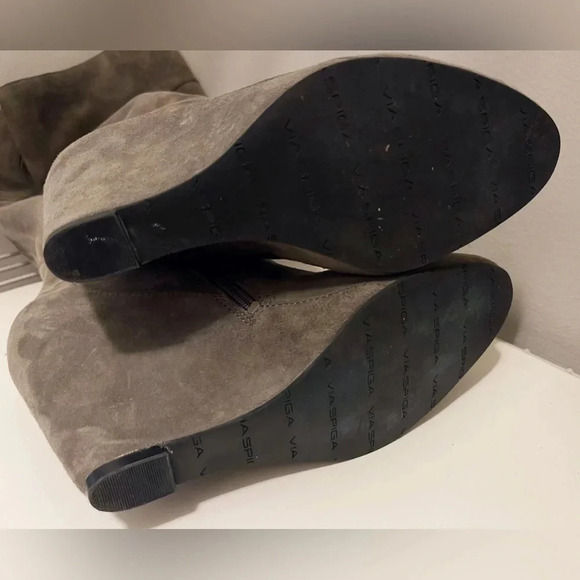 Via Spiga gray suede boots size 6 almond toe wedge - Picture 10 of 11